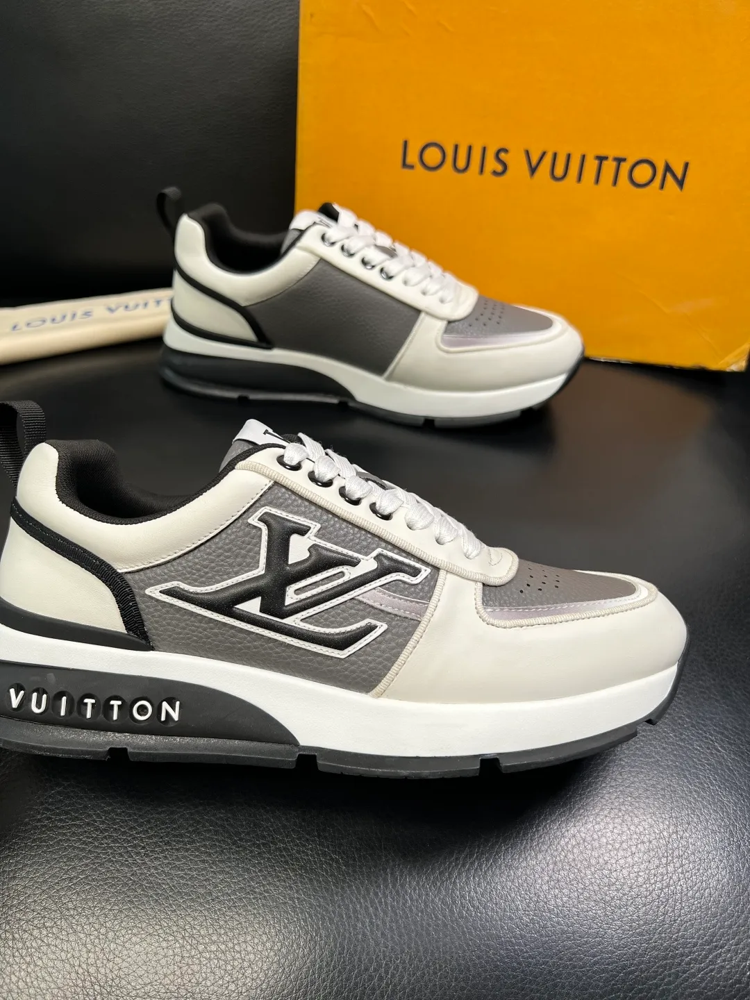 Men's shoes 💰 780 Lv High quality top crafts Louis Vuitton, sports sneakers counter synchronization, uppers imported from Italy, high-quality splicing with colorful and complex crafts, imported lambswool lining soft and comfortable, soles: original soles specially provided by the original factory, T men's shoes 💰U exclusive movable molded soles super comfortable, original and single goods, high quality, welcome to compare, code number 39-44 (customized 38 45)